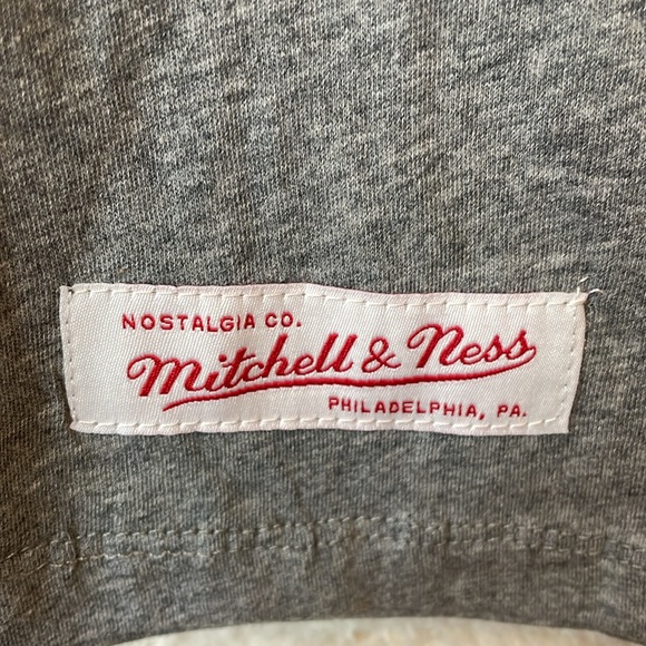 NWT Mitchell & Ness Womens University of Iowa Football Mascot Tee Top SIZE LARGE - Picture 4 of 6